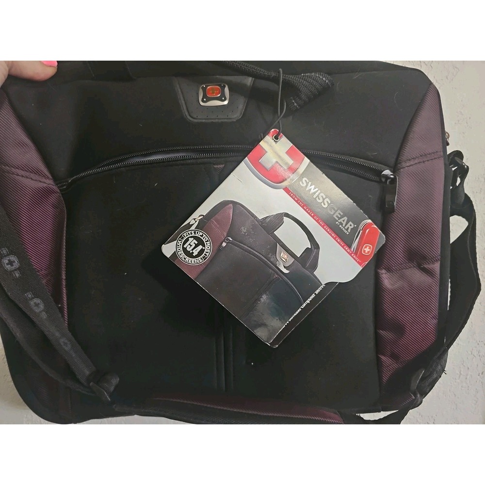 Slim case Laptop Sleeve Swiss‎ Gear, in Black and Burgundy color with Straps.